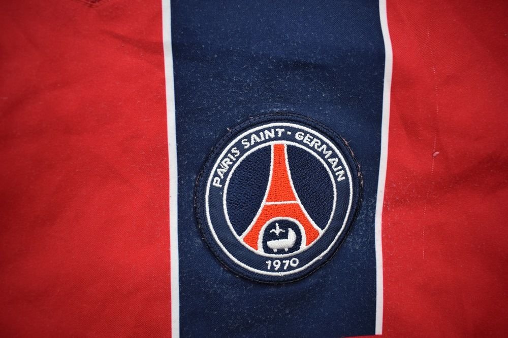 Paris Saint-Germain Copa Camiseta de Fútbol 2004 - 2005. Sponsored by  Nestlé Lion