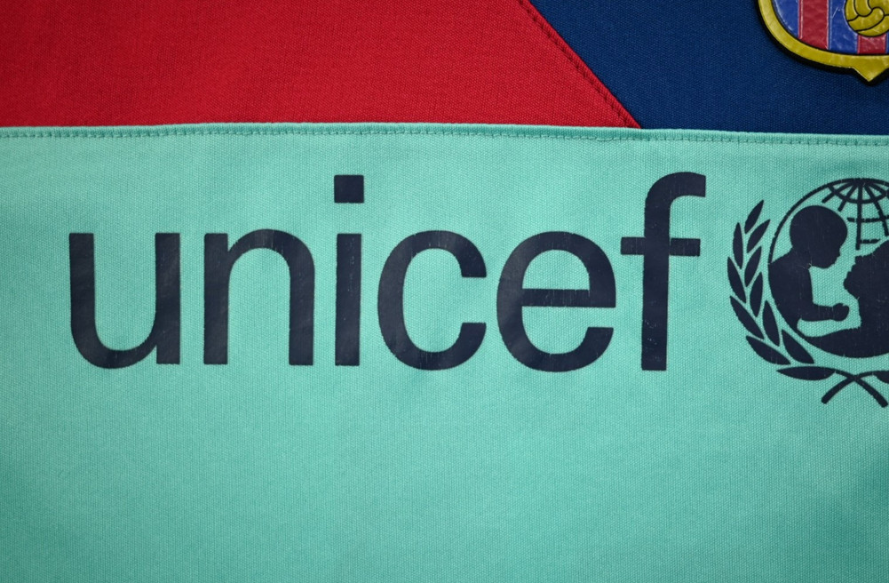 2010-11 BARCELONA *PIQUE* SHIRT L. BOYS