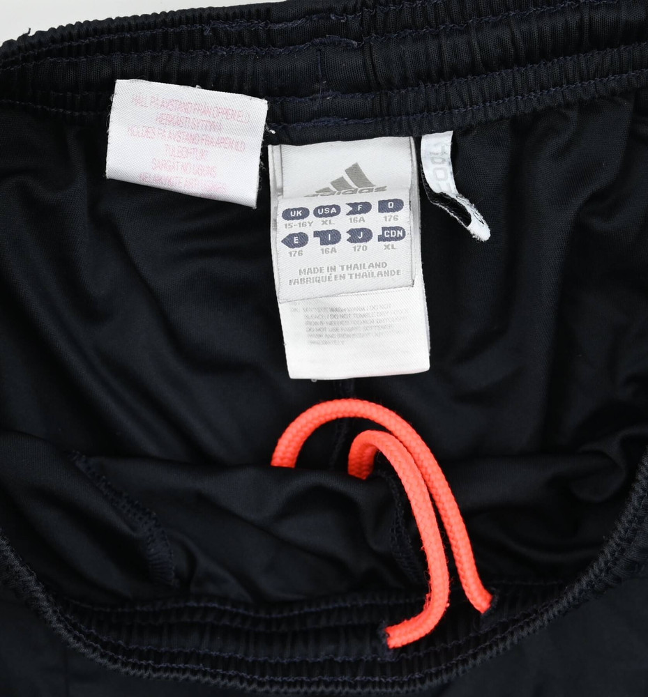 BAYERN MUNCHEN SHORTS XL. BOYS