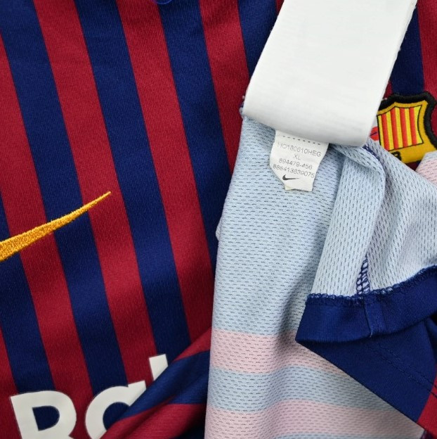 2018-19 BARCELONA *SUAREZ* SHIRT XS. BOYS