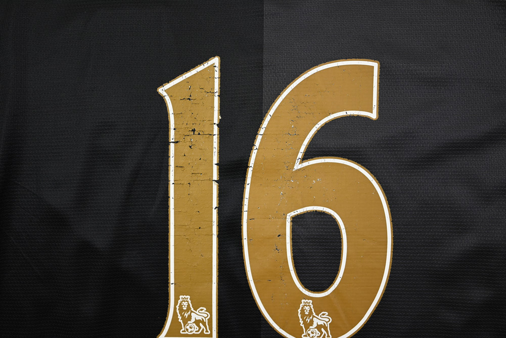 2013-14 MANCHESTER CITY *KUN AGUERO* LONGSLEEVE SHIRT M