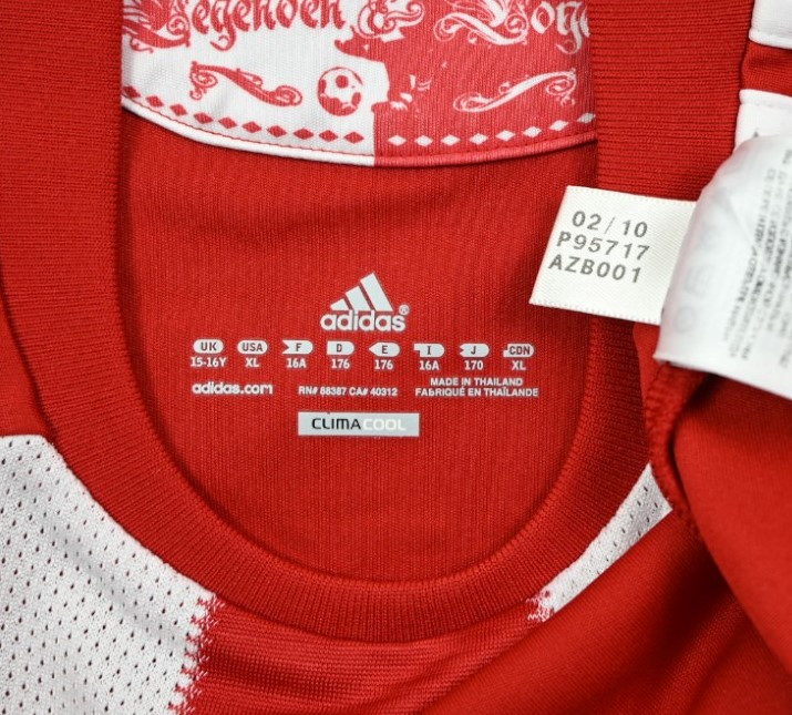 2010-11 BAYERN MUNCHEN SHIRT XL. BOYS