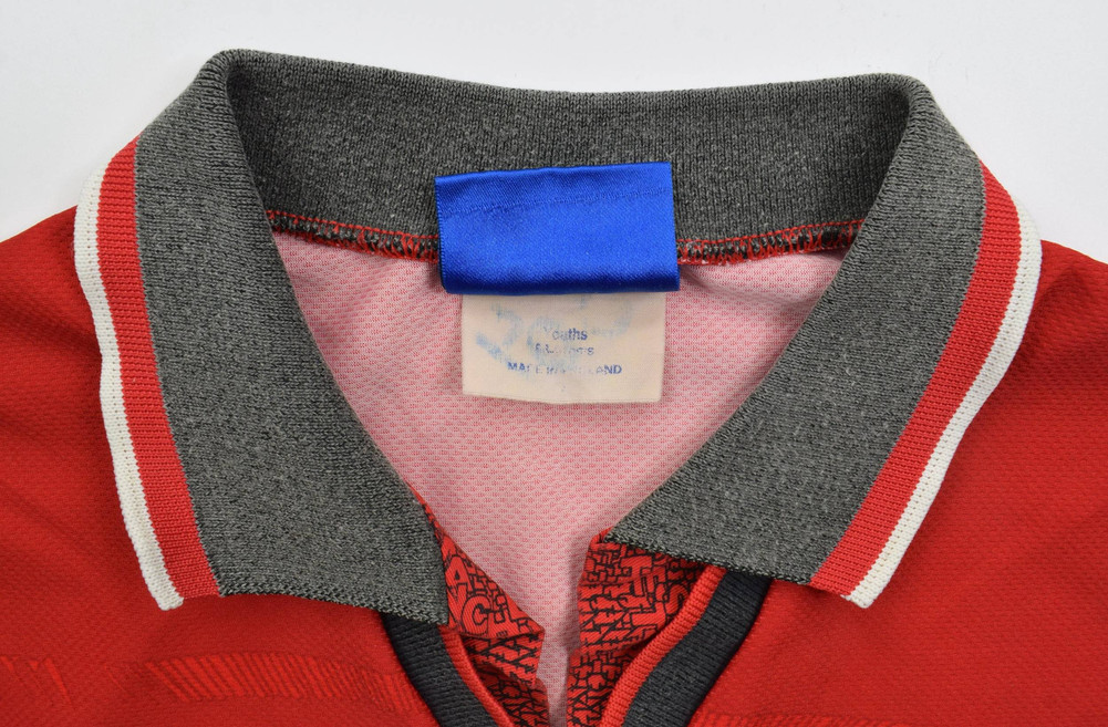 1994-96 MANCHESTER UNITED *CANTONA* SHIRT Y