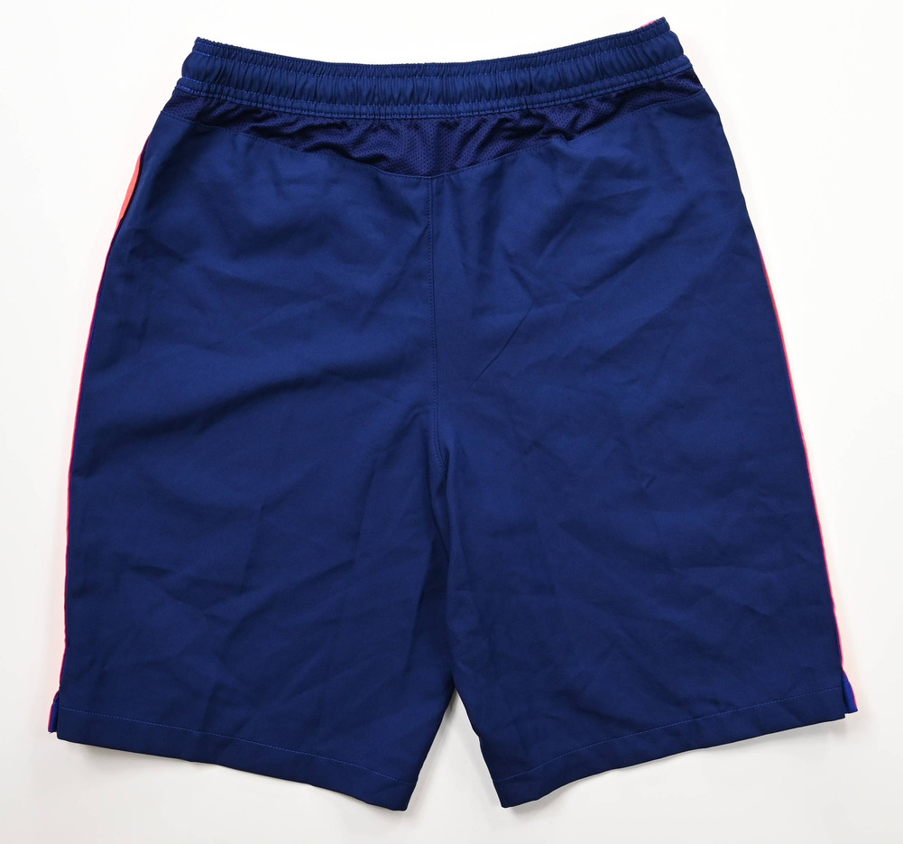 MANCHESTER UNITED SHORTS XL. BOYS