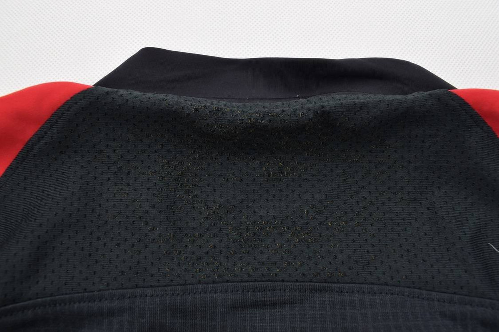 WALES RUGBY UNDER ARMOUR SHIRT M