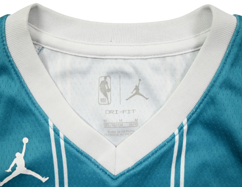 CHARLOTTE HORNETS *BALL* NBA SHIRT M. BOYS
