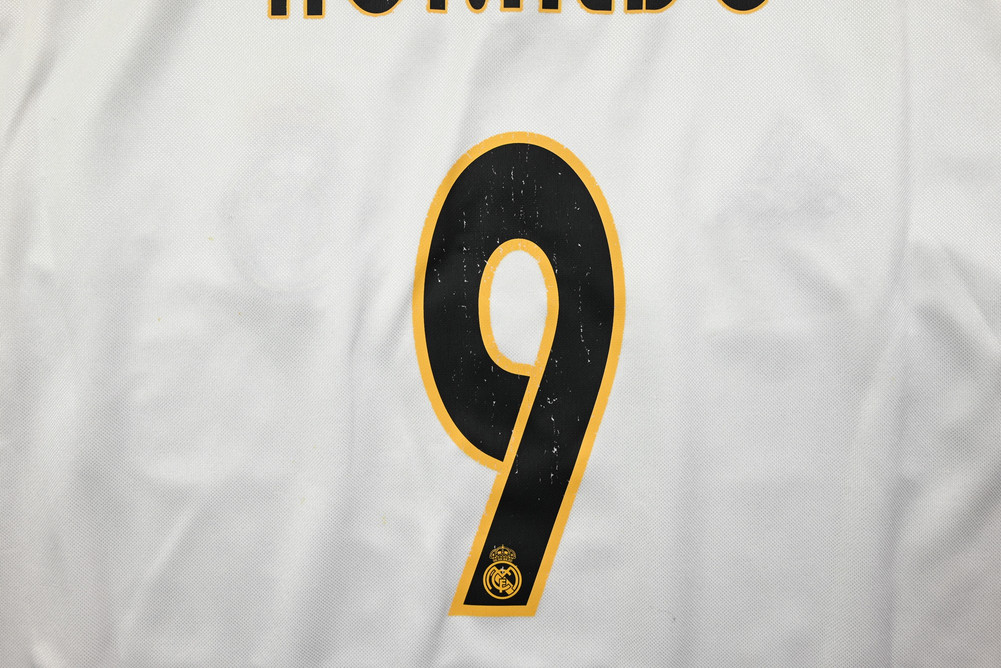 2004-05 REAL MADRID *RONALDO* SHIRT XL. BOYS