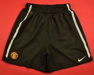 MANCHESTER UNITED SHORTS XL. BOYS