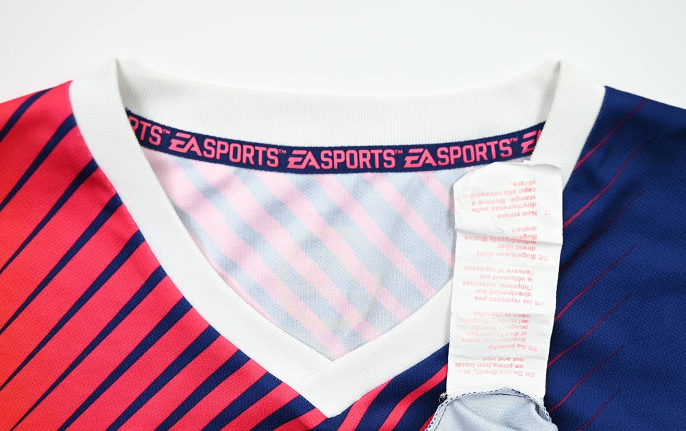 EA SPORTS FIFA 18 ULTIMATE TEAM SHIRT L