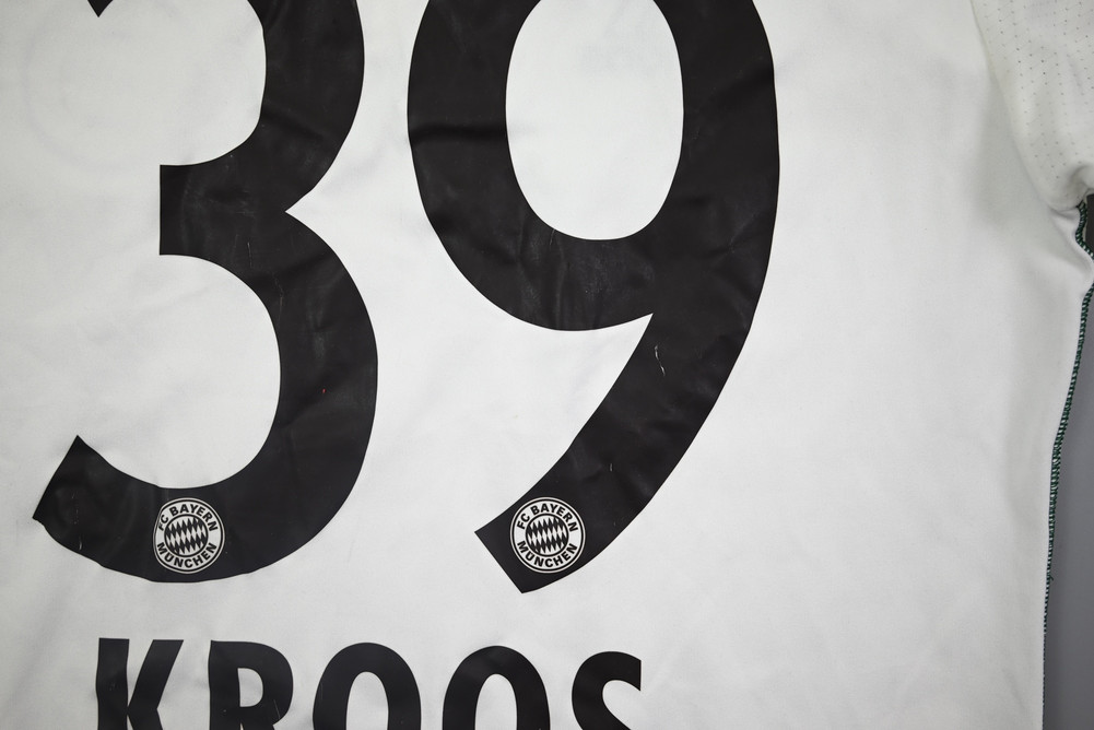 2013-14 BAYERN MUNCHEN *KROOS* SHIRT L. BOYS