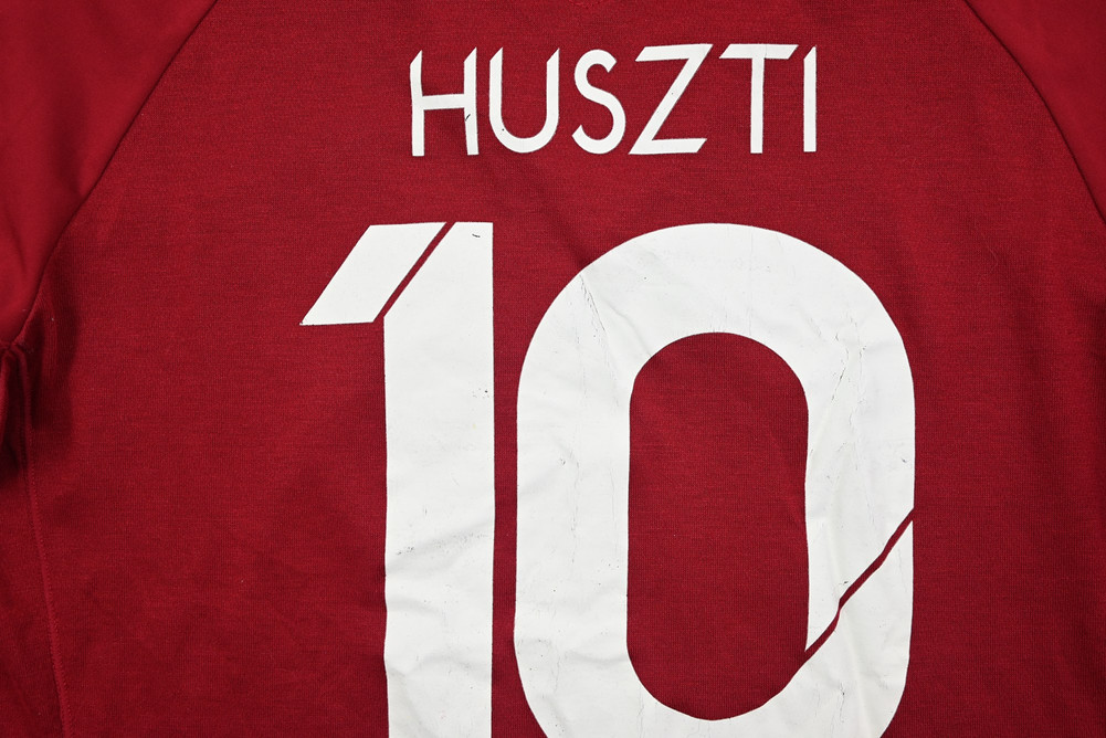 2012-13 HANNOVER 96 *HUSZTI* SHIRT L. BOYS