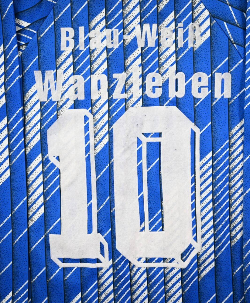BLAU-WEIB WANZLEBEN #10 LONGSLEEVE XS. BOYS