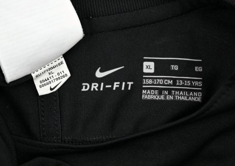 2017-18 BARCELONA SHIRT XL. BOYS