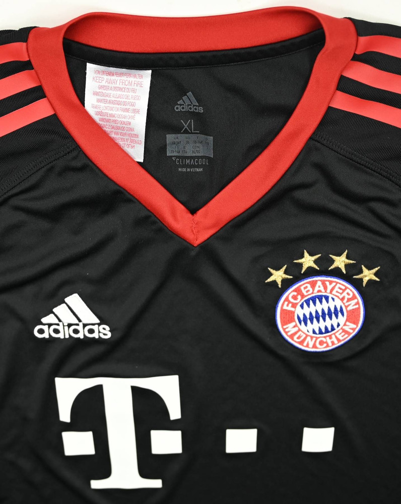2017-18 BAYERN MUNCHEN LONGSLEEVE XL.  BOYS