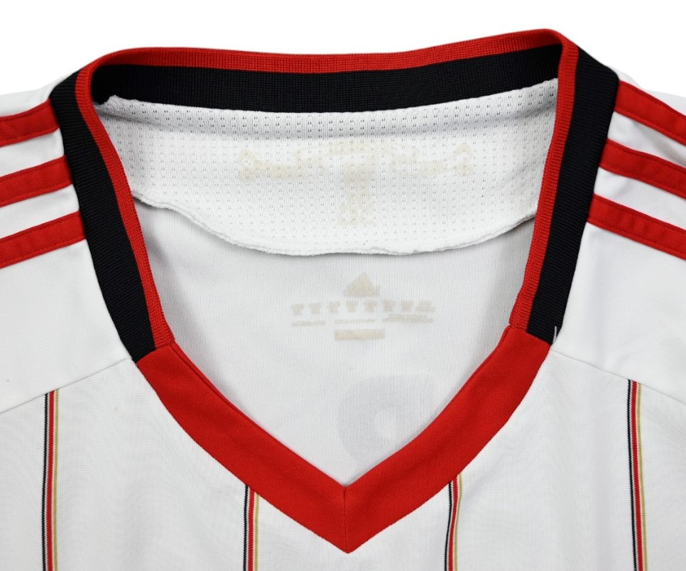 2010-11 LIVERPOOL *GERRARD* SHIRT XL