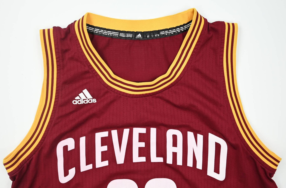 CLEVELAND CAVALIERS NBA *JAMES* SHIRT M