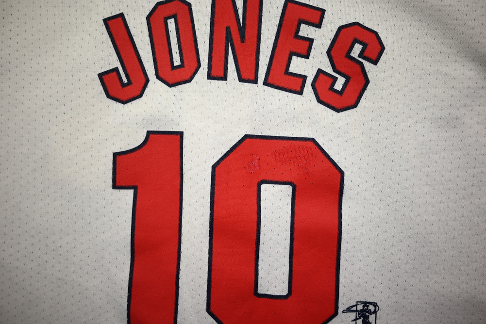 ATLANTA BRAVERS *JONES* BASEBALL SHIRT XL. BOYS