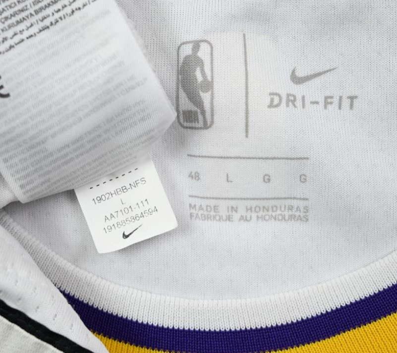 LOS ANGELES LAKERS *JAMES* NBA SHIRT L