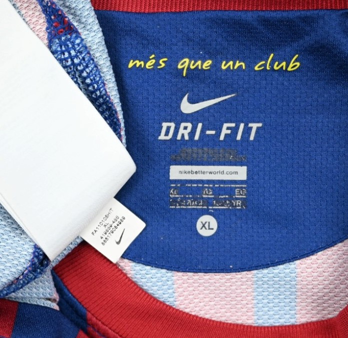 2011-12 BARCELONA SHIRT XL. BOYS