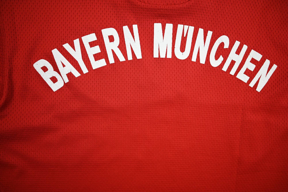 2009-10 BAYERN MUNCHEN SHIRT XL. BOYS