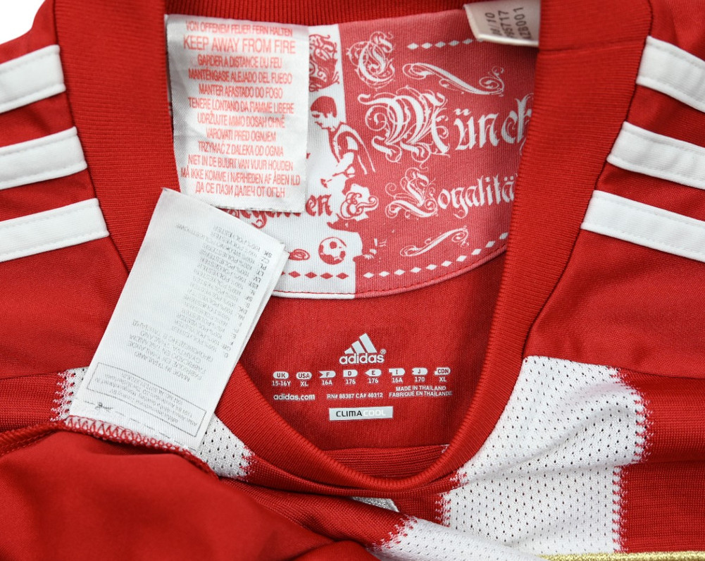 2010-11 BAYERN MUNCHEN SHIRT XL. BOYS