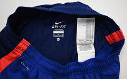 MANCHESTER UNITED SHORTS XL. BOYS