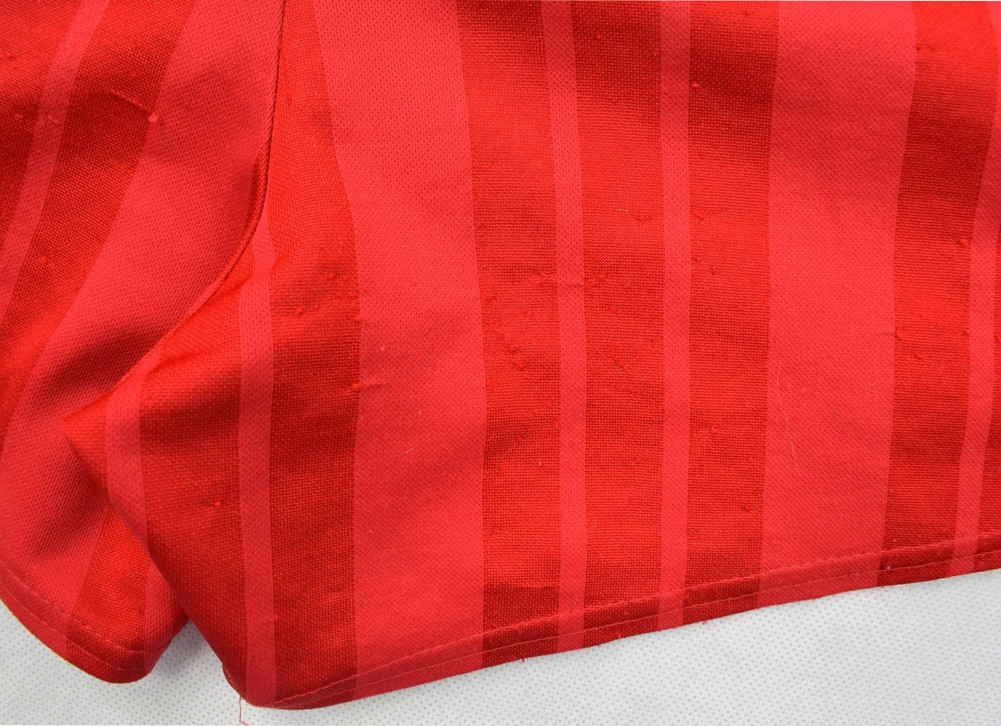 LIVERPOOL SHORTS BOYS SIZE 28