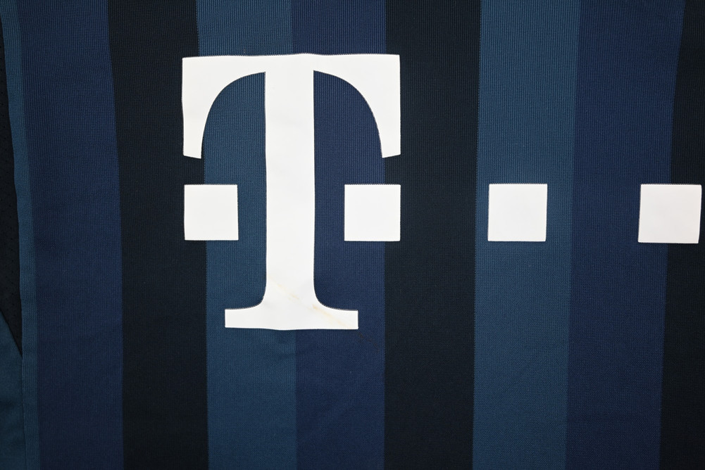 2013-14 BAYERN MUNCHEN SHIRT L. BOYS